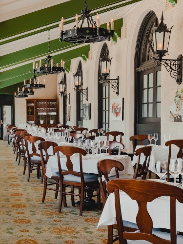 Wolkenkrabber Kwade trouw Knikken Le Saint-Laurent Restaurant - Fairmont Le Manoir Richelieu luxury Hotel
