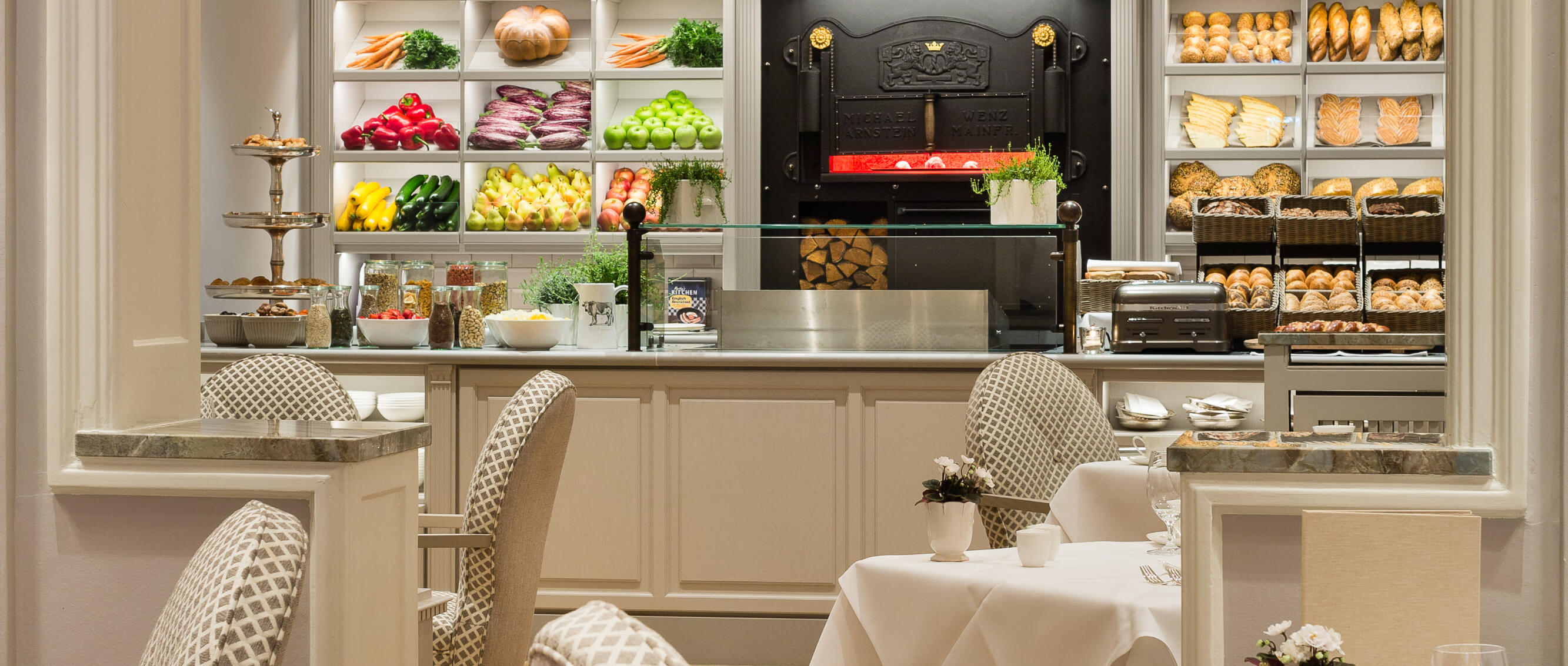 Café Condi - Fairmont Hotel Vier Jahreszeiten luxury Hotel | Frühstückssets
