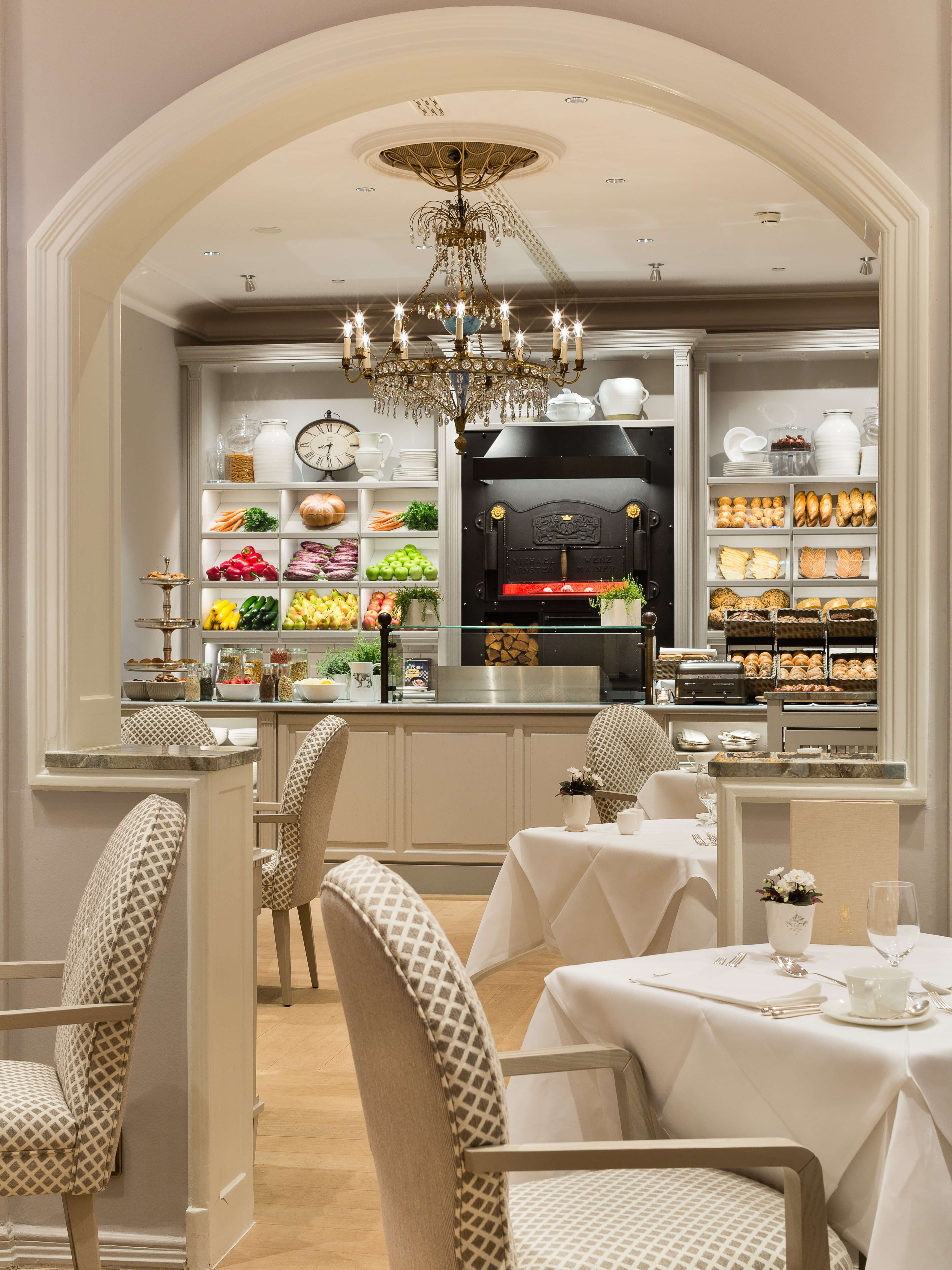 Café Condi - Fairmont Hotel Vier Jahreszeiten luxury Hotel